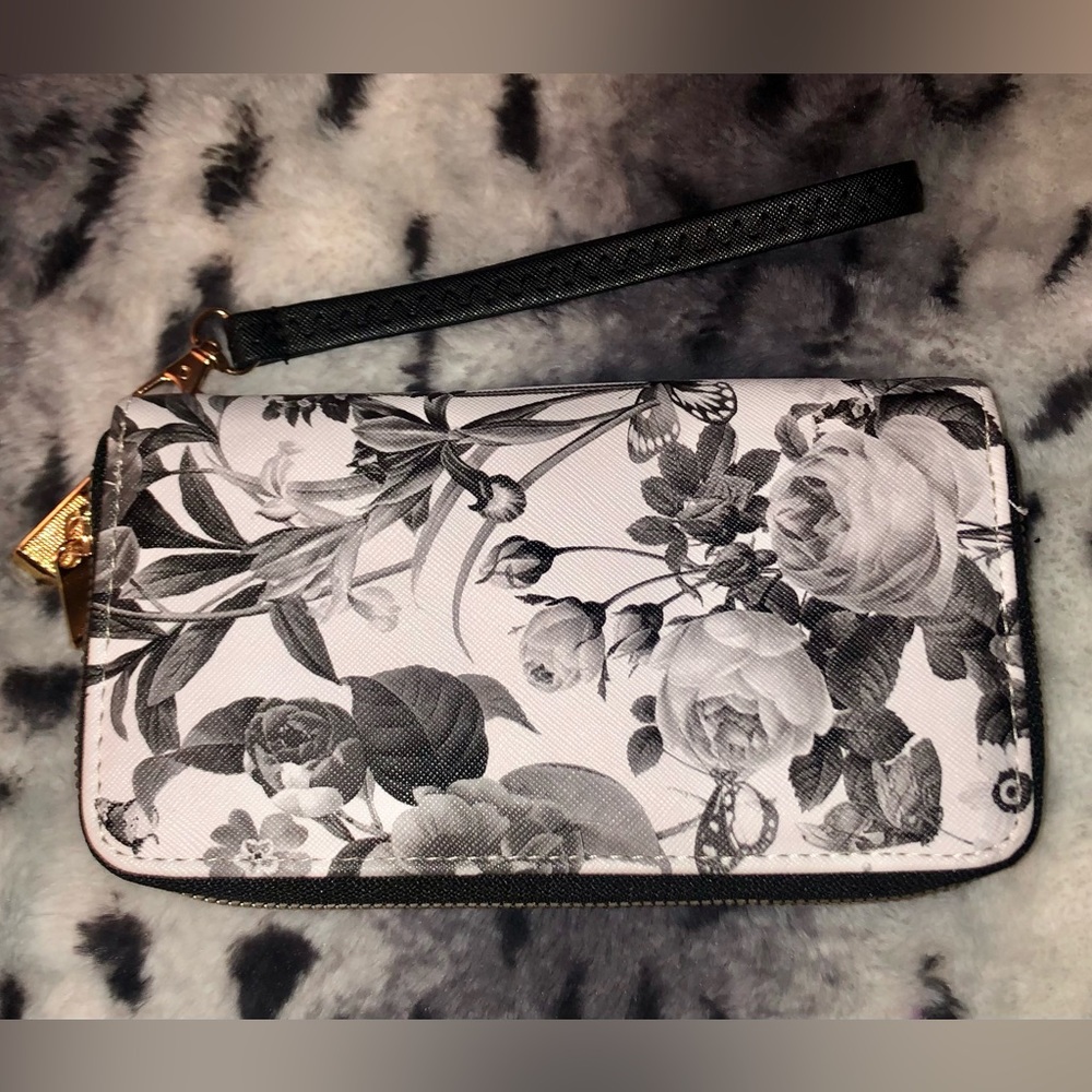 Black and White Flower wristlet